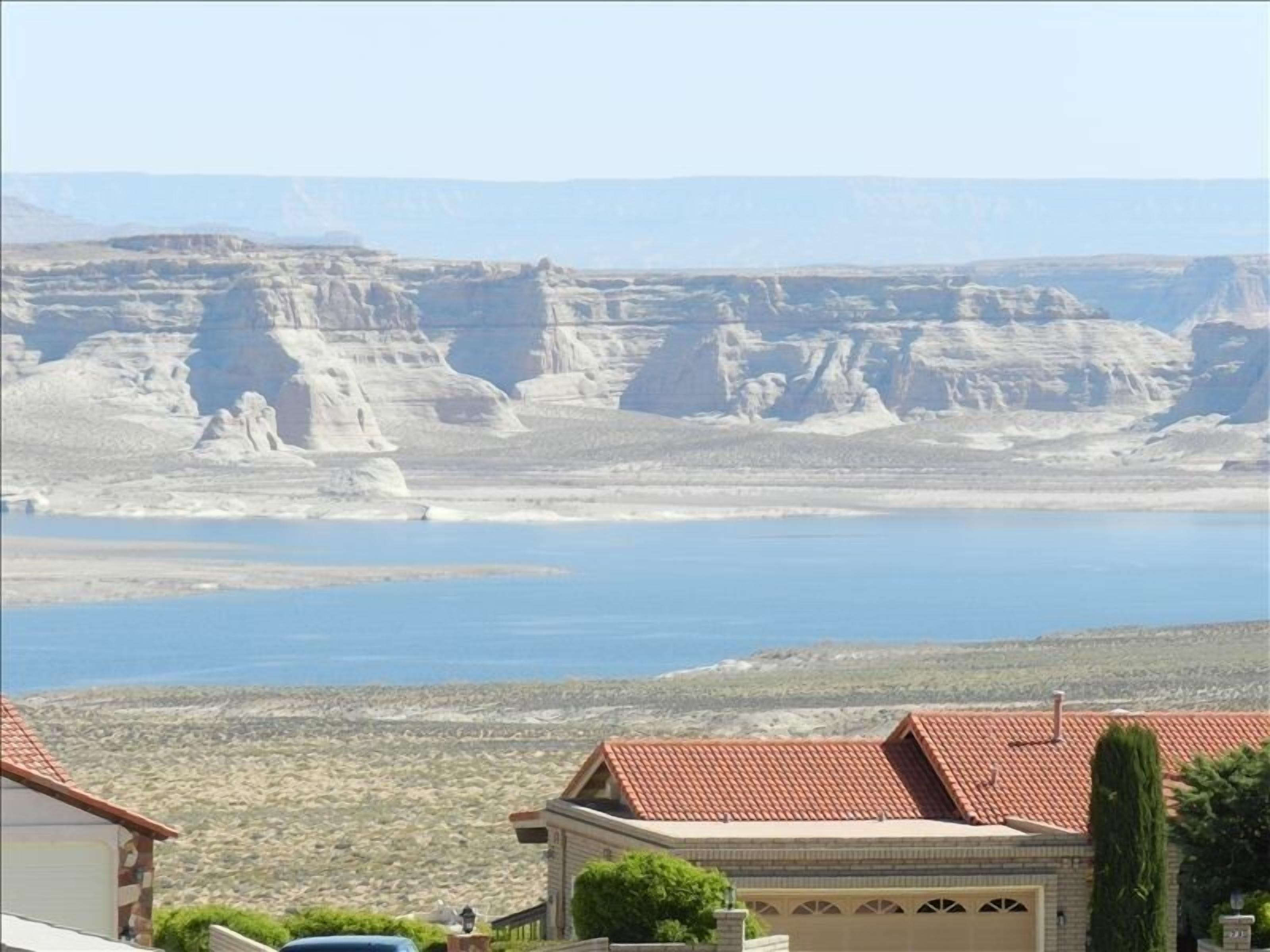 5 Minutes From The Lake! Million Dollar Views!