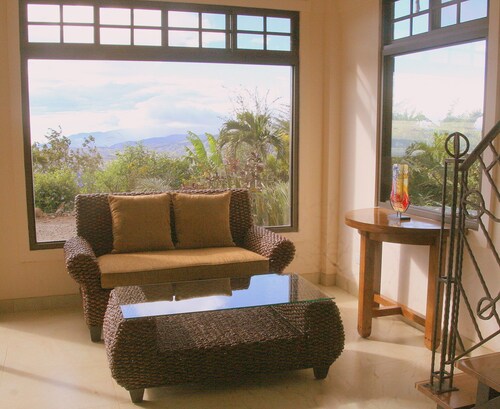 Maison de luxe de 2 étages, vues spectaculaires, sites centraux pour le Costa Rica, option B & B