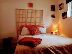 1 bedroom, iron/ironing board, WiFi, bed sheets - Plateau Hideaway - Pets Welcome! (Montréal)