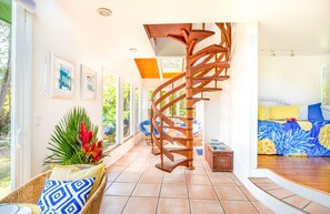 Interior - ★ - Rainbow Lookout! Private Hot Tub + Pool Access + New Central Conditioning (Haiku)