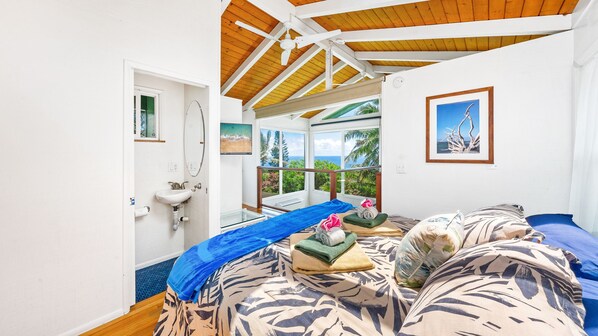 1 bedroom, iron/ironing board, travel crib, free WiFi - ★ - Rainbow Lookout! Private Hot Tub + Pool Access + New Central Conditioning (Haiku)