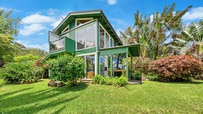 Exterior - ★ - Rainbow Lookout! Private Hot Tub + Pool Access + New Central Conditioning (Haiku)