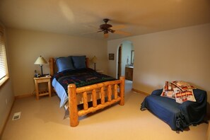 3 slaapkamers, een strijkplank/strijkijzer, reisbedje, gratis wifi