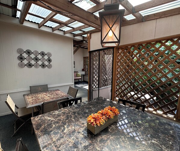 Outdoor dining - Updated Country Home One Mile from the Wimberley Square. Pet Friendly. (Wimberley)