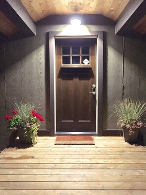 Interior - 5 bedroom 3 bath near playground & parks to hike bike and ski.  Newly renovated (Duluth)