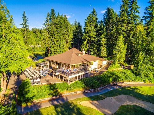 Beautiful Lake Whatcom/Sudden Valley House Rental steps from the water