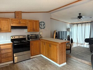 Fridge, microwave, oven, stovetop - Play and Stay on Put in Bay!    (Put-In-Bay)