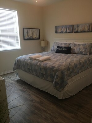 5 chambres, fer et planche à repasser, Wi-Fi, draps fournis