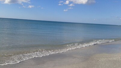 3 Bedroom 2 Bathroom House Just 8 Minutes Drive To Beautiful Indian Shores Beach