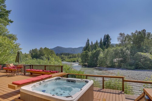 Million Dollar Sandy River View On Beautiful Mt. Hood!