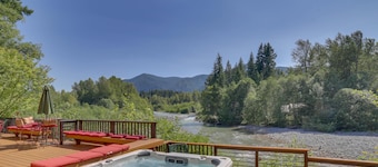 Million Dollar Sandy River View On Beautiful Mt. Hood!