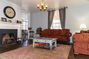 Smart TV, table tennis, stereo