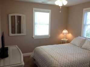5 bedrooms, desk, iron/ironing board, free WiFi