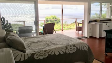 Tabla de planchar con plancha, wifi gratis, ropa de cama