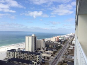 On the beach - Amazing views of the Gulf from this 2 bedroom condo. Sleeps 8 (Gulf Shores)