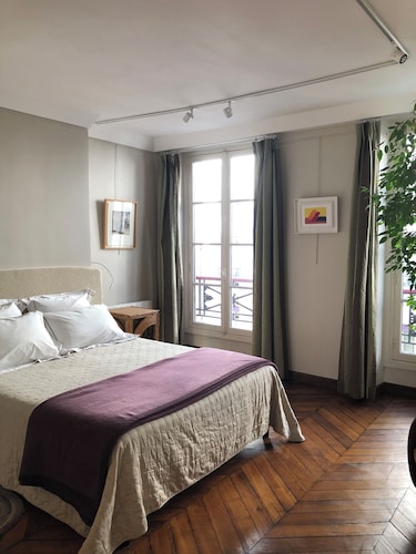 チャーミングでトレンディなサウスピガールでくつろぎのひとときを