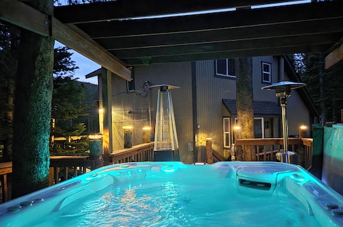 Colorado Mountain Retreat - Spacious Cabin with Hot tub