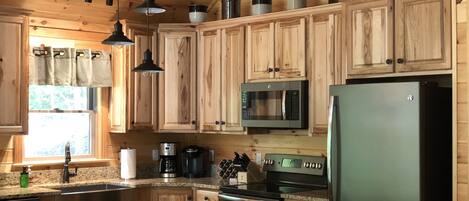 ثلاجة، ميكروويف، فرن، موقد طهي مسطح