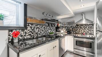 Fridge, microwave, oven, stovetop