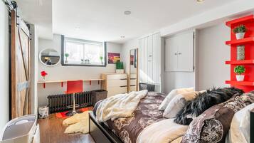 1 bedroom, iron/ironing board, WiFi, bed sheets