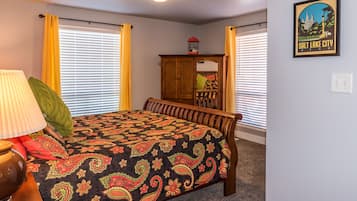 3 bedrooms, iron/ironing board, WiFi, bed sheets