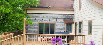 Besuchen Sie dieses historische Bauernhaus bei SanaView Farms in den Laurel Mountains!