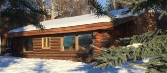 Cozy two bedroom log  cabin on the Chena River near town.