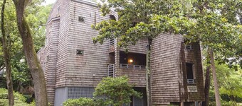 1st Floor 1 BR 1 BA Windswept Villa