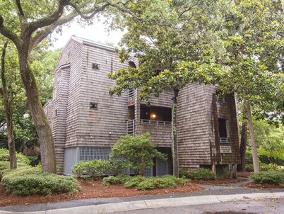 1st Floor 1 BR 1 BA Windswept Villa