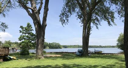 Amazing summer lake escape in our waterfront cottage!!!