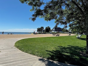 Beach nearby, sun loungers, beach towels - Steps to beach! Custom-built house with panoramic ocean views, wrap-around deck. (Guilford Center)