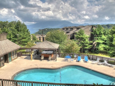 Escape to the Smokies & Sleep Above the Clouds