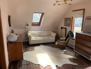 Smart TV, books - Family-friendly home (Biddeford)