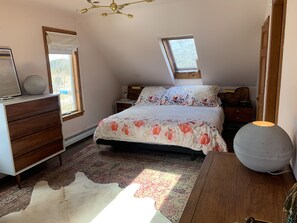 4 bedrooms, iron/ironing board, free WiFi, bed sheets - Family-friendly home (Biddeford)