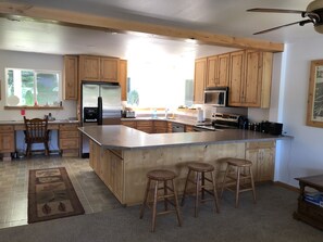 Fridge, microwave, oven, stovetop - Hideaway at Cannery Point 'True Puget Sound Waterfront' (Shelton)