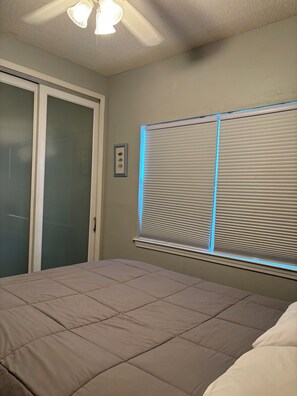 2 bedrooms, iron/ironing board, free WiFi, bed sheets
