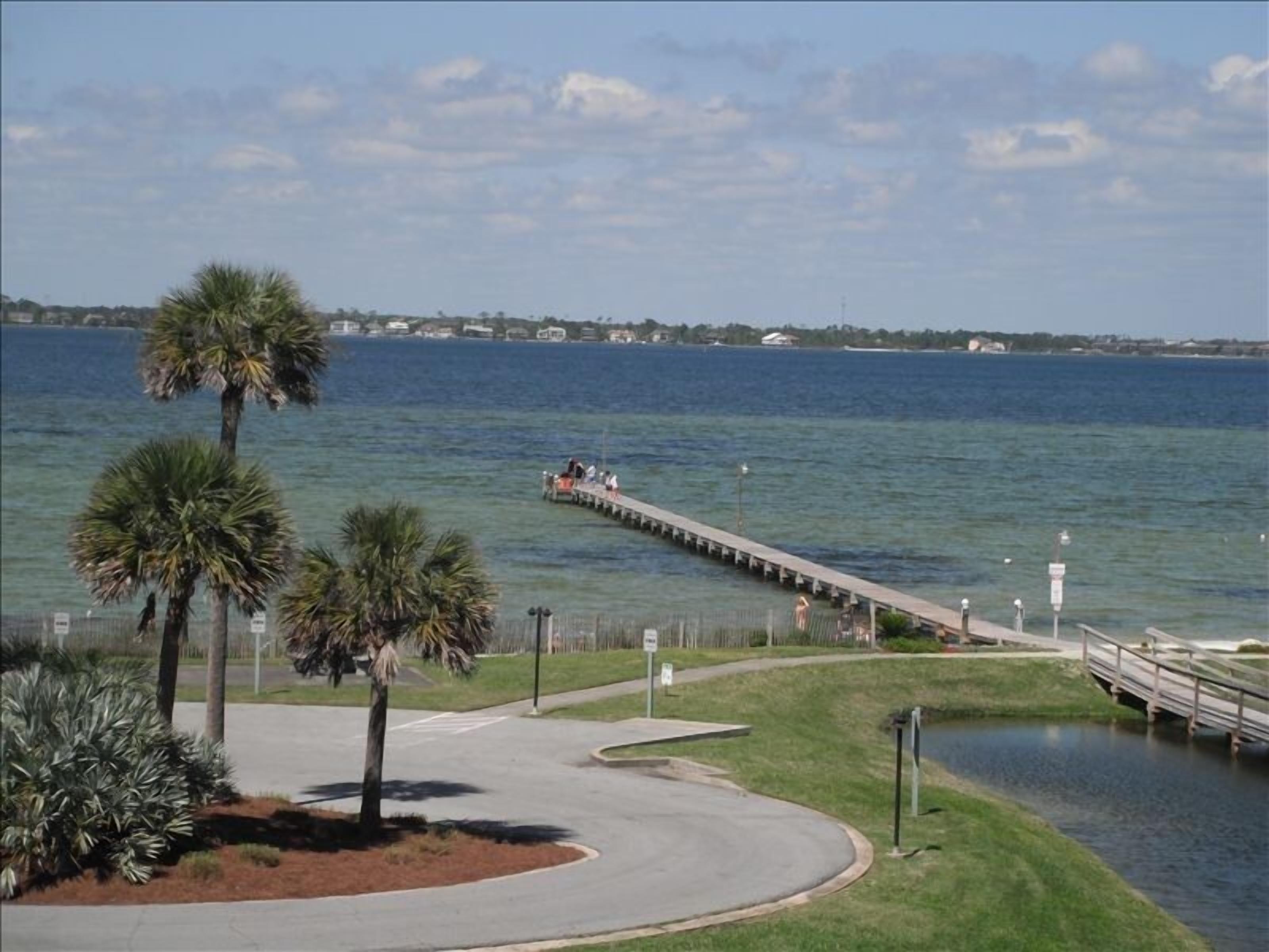 Pensacola Beach Condo with a Great View! Free WiFi,Private beach and Pool.
