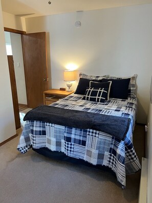 2 bedrooms, desk, free WiFi, bed sheets