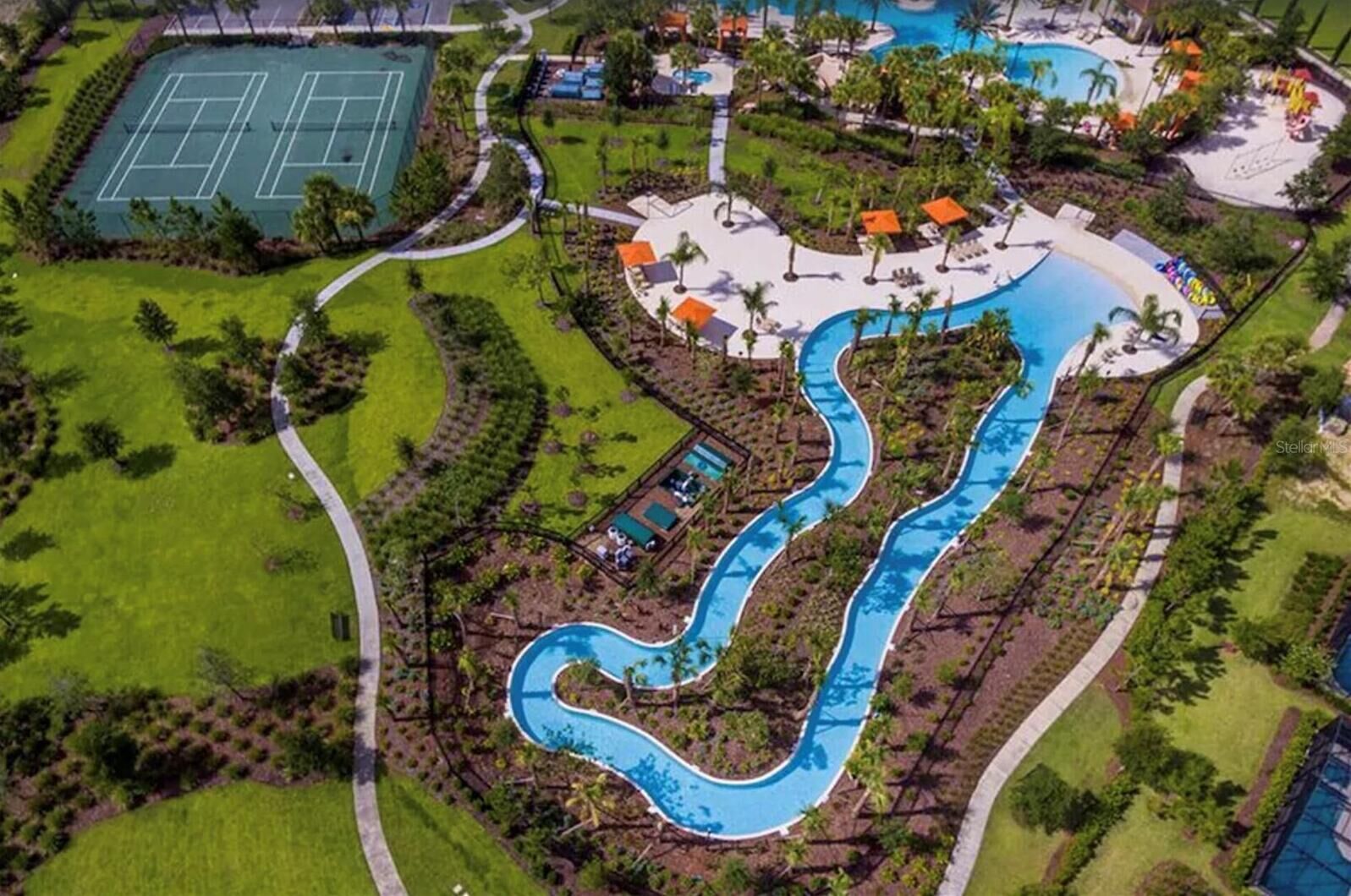 Piscina all'aperto, una piscina riscaldata