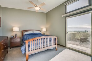 2 bedrooms, desk, iron/ironing board, free WiFi