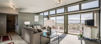 Private 2 Bedroom Mountain View Casita - Completely New in 2017 - Desert Setting