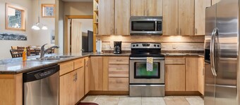 Spacious Luxury Downtown Riverfront Loft Condo.  License #6027