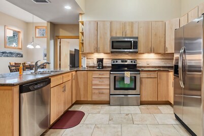 Spacious Luxury Downtown Riverfront Loft Condo. License #6027