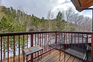 Property grounds - Spacious Luxury Downtown Riverfront Loft Condo.  License #6027 (Estes Park)