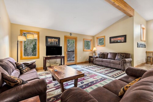 Tilava ylellinen keskustassa Riverfront Loft Condo.  Lisenssi # 6027