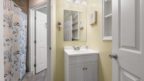 Combined shower/tub