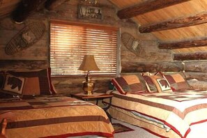 2 bedrooms, WiFi, bed sheets - Jack London’s Cabin Genuine Alaskan Log Cabin built by owners! Self-check in (Seward)