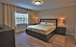 3 bedrooms, iron/ironing board, WiFi, bed sheets - Heated Pool 3bd 2bt Private Home Minutes to Siesta Beach (Sarasota)