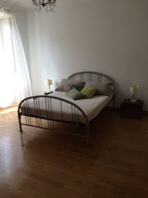 3 bedrooms, iron/ironing board, WiFi, bed sheets - House of character in garden near sea and river (Isolaccio-Di-Fiumorbo)