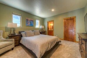 4 bedrooms, desk, iron/ironing board, free WiFi